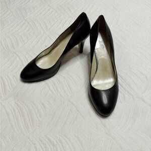 Nine West Women’s Black Leather Heel Pumps. Size 9